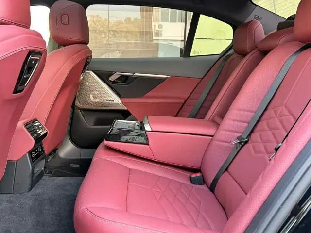BMW 5 Series — Фото автомобиля 5