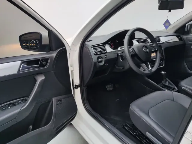 Škoda Rapid 2022 1.5L Automatic Comfort Edition — Фото автомобиля 7
