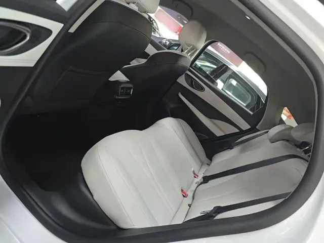 BYD Seal 05 DM-i — Фото автомобиля 12