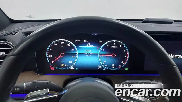 Mercedes-Benz E-Class — Фото автомобиля 8