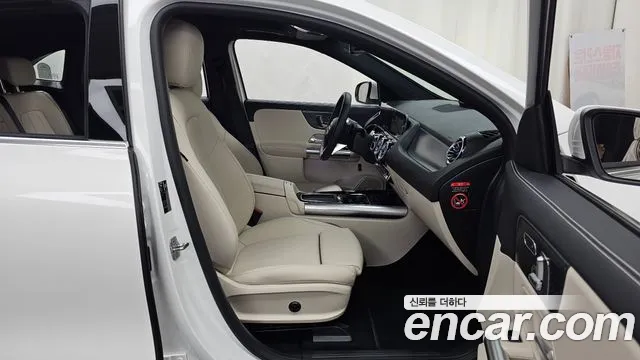 Mercedes-Benz EQA — Фото автомобиля 10