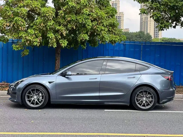 Tesla Model 3 — Фото автомобиля 7