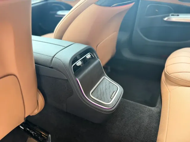 Mercedes-Benz E-Class — Фото автомобиля 18