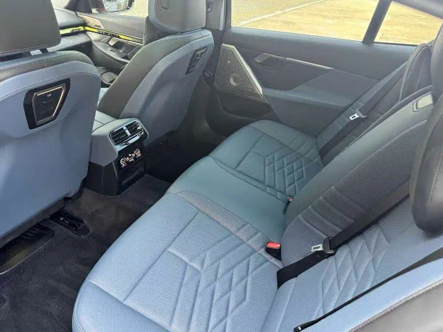 BMW 5 Series — Фото автомобиля 11