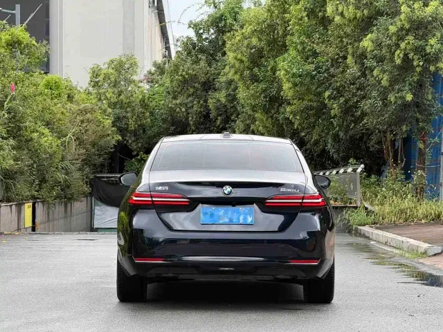 BMW 5 Series — Фото автомобиля 5