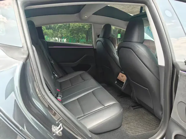 Tesla Model 3 — Фото автомобиля 9