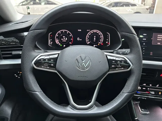 Volkswagen Passat — Фото автомобиля 24