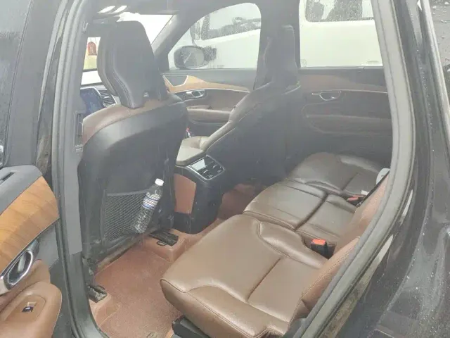 Volvo XC90 — Фото автомобиля 11