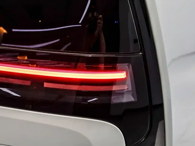 Li Auto MEGA — Фото автомобиля 29