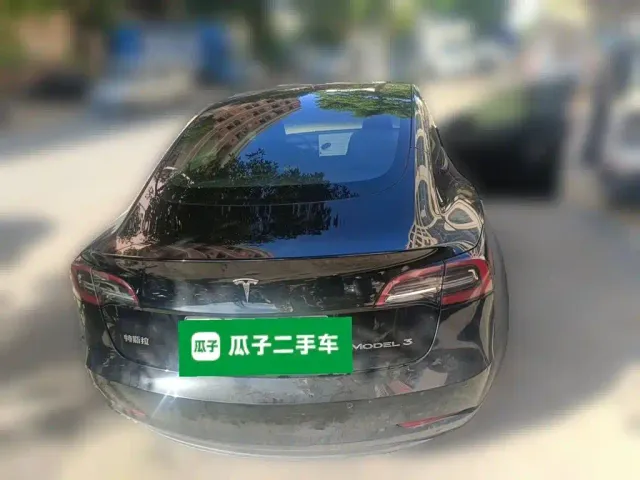Tesla Model 3 — Фото автомобиля 3