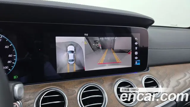Mercedes-Benz E-Class — Фото автомобиля 14