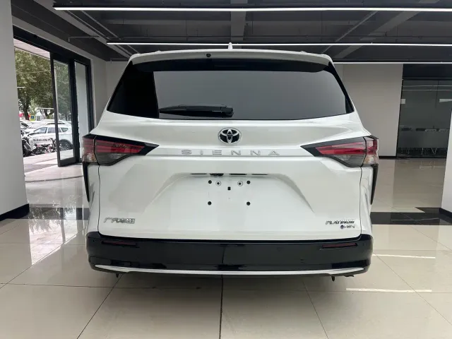 Toyota Sienna — Фото автомобиля 22