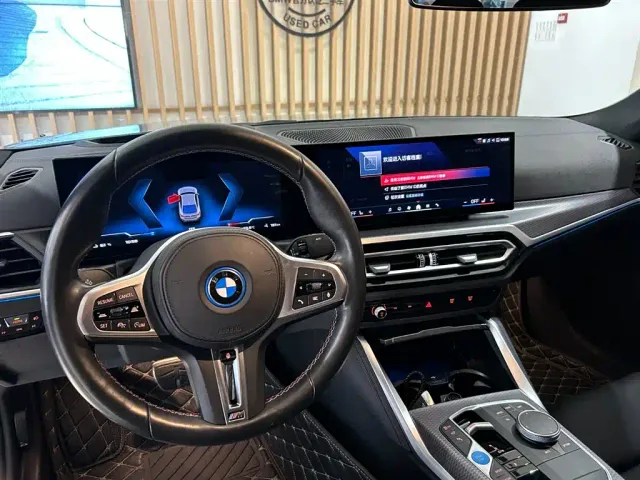 BMW i4 — Фото автомобиля 10