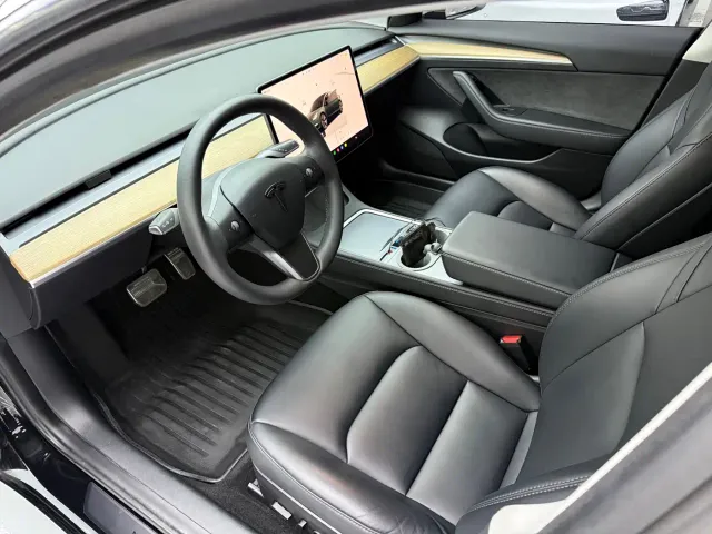 Tesla Model 3 — Фото автомобиля 5