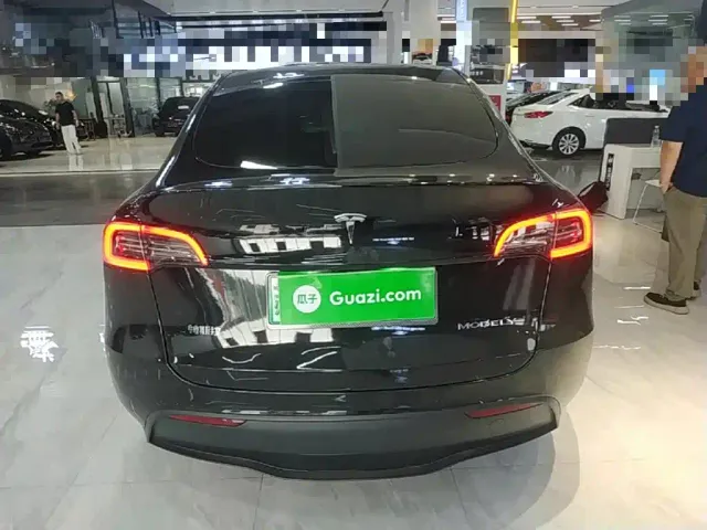Tesla Model Y — Фото автомобиля 5