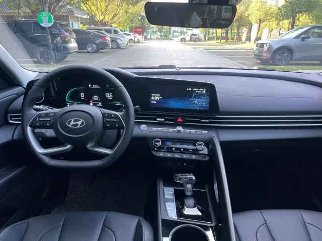 Hyundai Elantra — Фото автомобиля 10