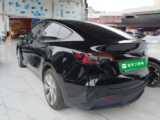 Tesla Model Y — Фото автомобиля 4
