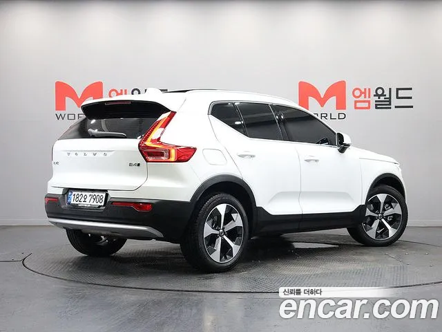 Volvo XC40 — Фото автомобиля 4