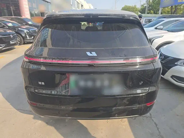 Li Auto L7 — Фото автомобиля 5