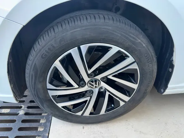 Volkswagen Lavida — Фото автомобиля 5