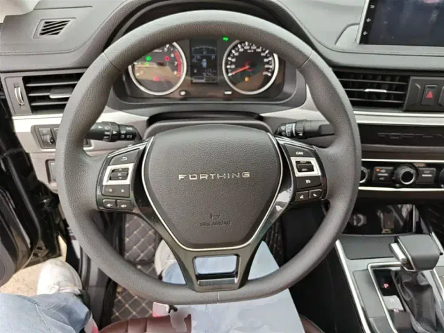 Forthing T5 — Фото автомобиля 10