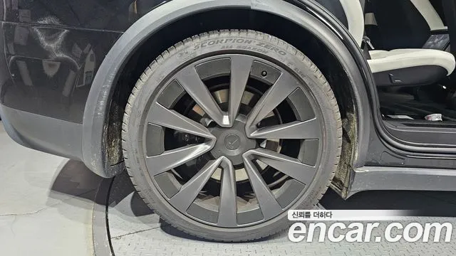 Tesla Model X — Фото автомобиля 5