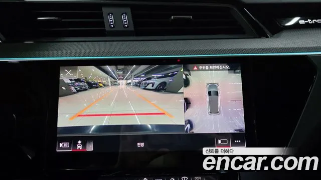 Audi e-tron — Фото автомобиля 12
