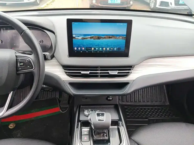 Hongqi E-QM5 — Фото автомобиля 8