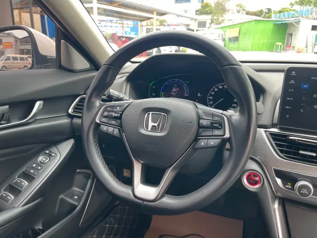 Honda Accord — Фото автомобиля 10