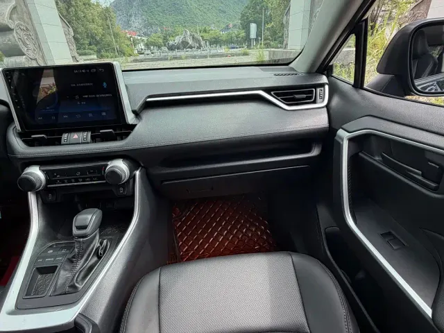 Toyota Wildlander — Фото автомобиля 11