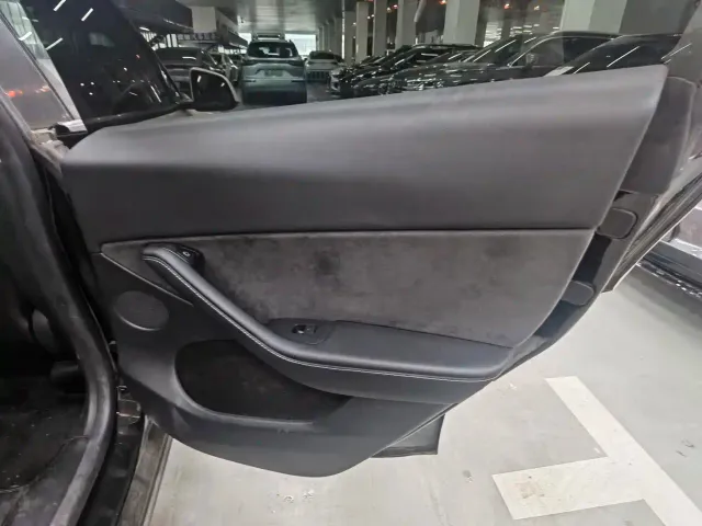 Tesla Model Y — Фото автомобиля 16