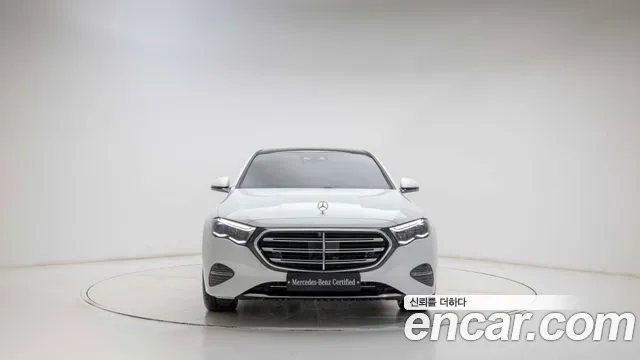 Mercedes-Benz E-Class — Фото автомобиля 3