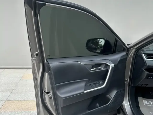 Toyota RAV4 — Фото автомобиля 11