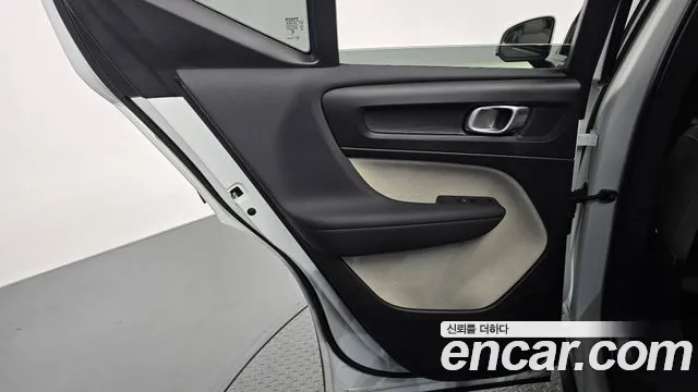 Volvo XC40 — Фото автомобиля 14