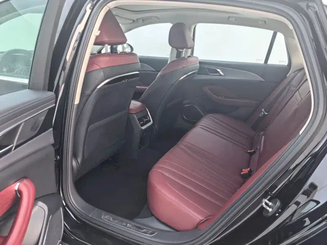 Hongqi H5 — Фото автомобиля 10