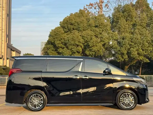 Toyota Alphard — Фото автомобиля 8