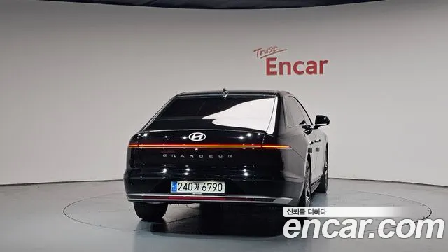Hyundai Grandeur Grandeur (GN7) 2.5 Бензин 2WD — Фото автомобиля 4