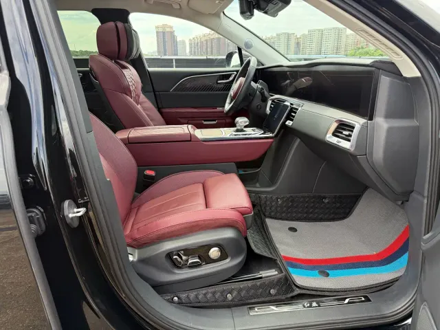 Hongqi E-HS9 — Фото автомобиля 16