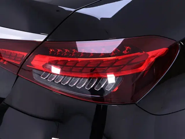 Mercedes-Benz E-Class — Фото автомобиля 9