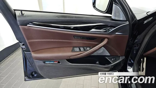 BMW 5 Series G30 — Фото автомобиля 13
