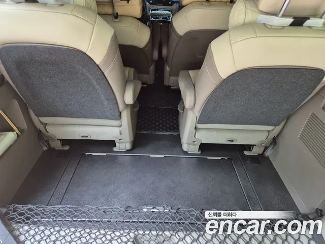 Kia Canival — Фото автомобиля 16