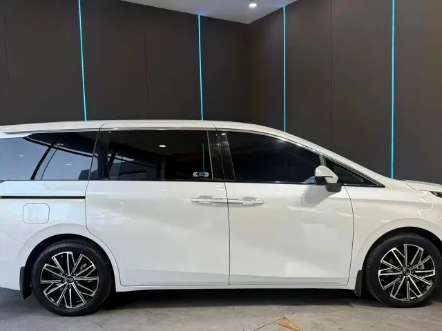 GAC Trumpchi E8 — Фото автомобиля 4
