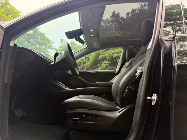 Tesla Model Y — Фото автомобиля 8