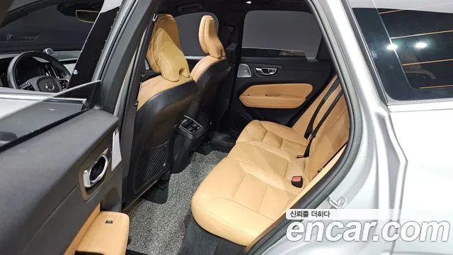 Вольво XC60 — Фото автомобиля 17