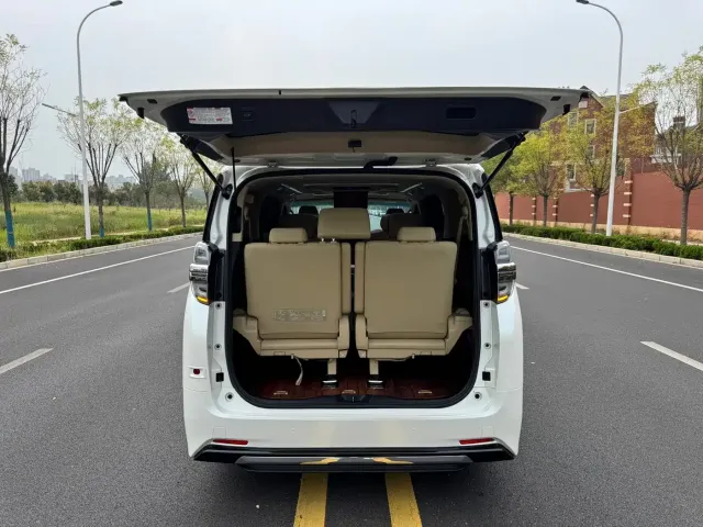 Toyota Vellfire — Фото автомобиля 24