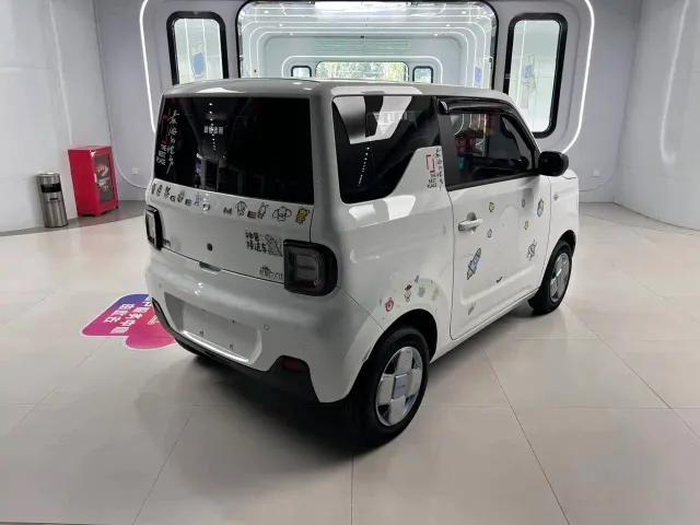 Geely Galaxy Panda 2023 Panda Mini New Year Edition - Treasure Bear — Фото автомобиля 3