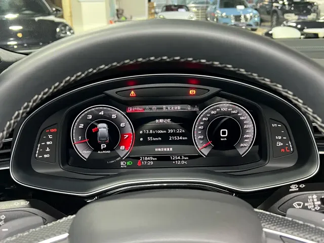Audi SQ7 — Фото автомобиля 16