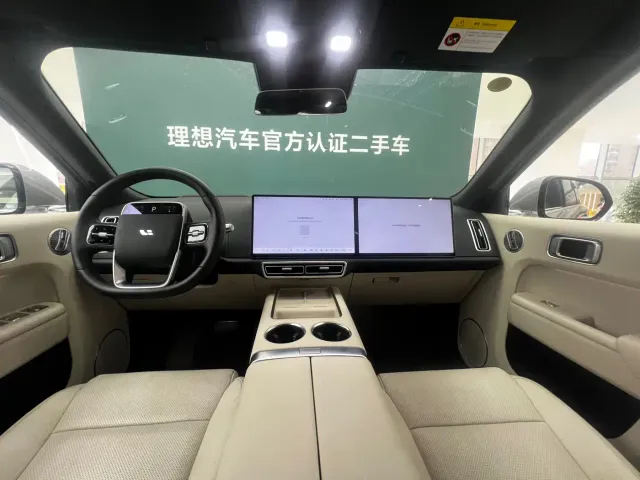 Li Auto L8 — Фото автомобиля 6