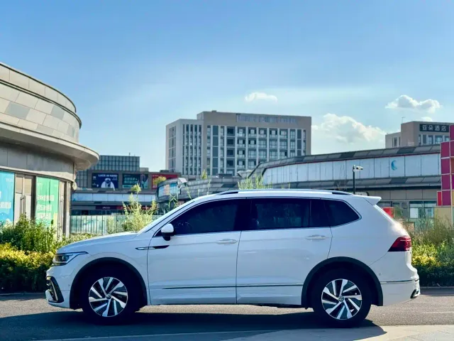 Volkswagen Tiguan L PHEV — Фото автомобиля 3
