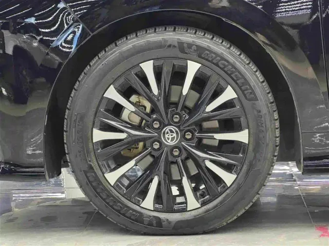 Toyota Alphard — Фото автомобиля 4